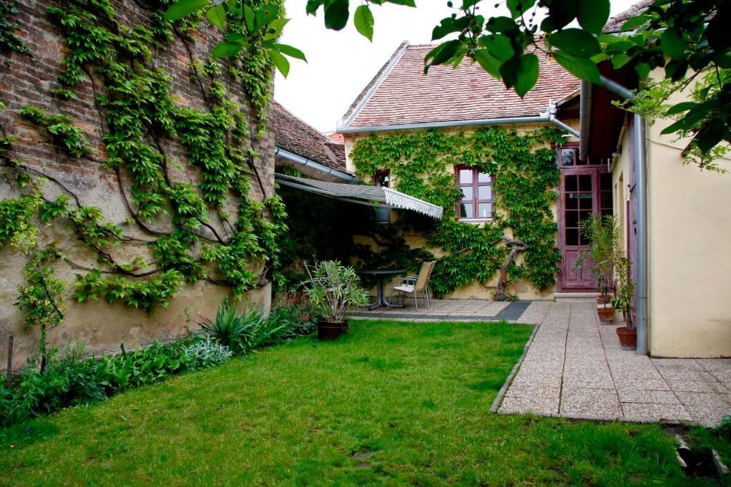 Green Tree Apartment Pécs Exterior foto